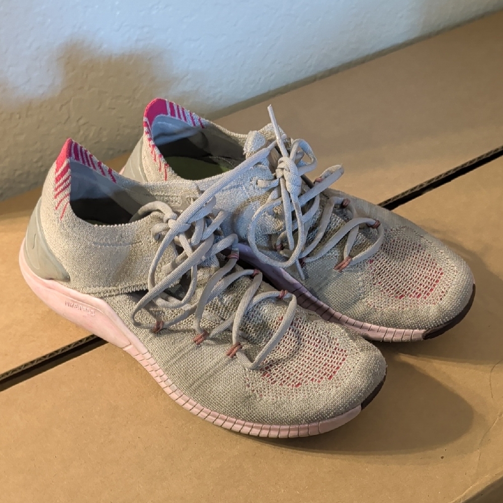 Nike Women's Gray and Pink Athletic Shoes